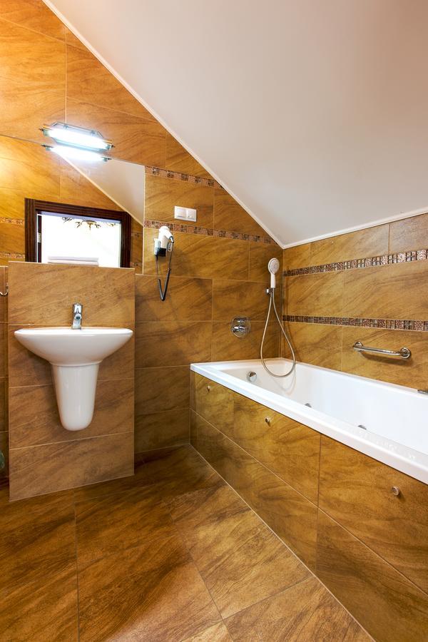 Hotel Róża Kamieniec Wroclawski Buitenkant foto